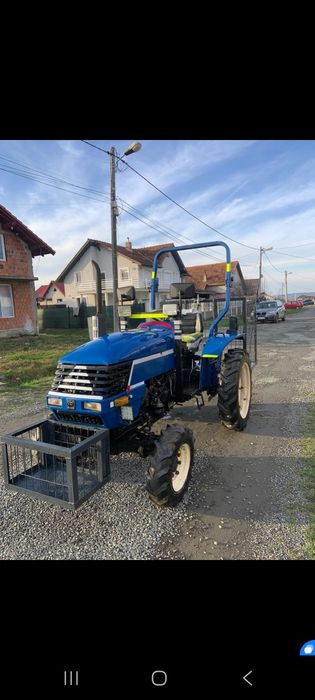 Si vinde tractor DONG FENG 4X4