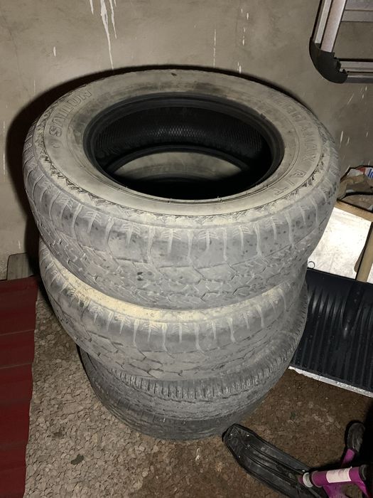 Продам резину на 17