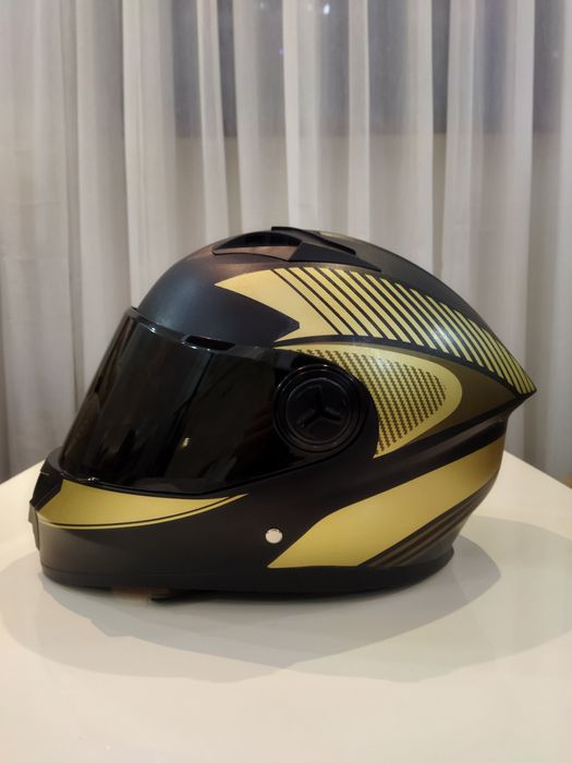 Продам мотошлем новый