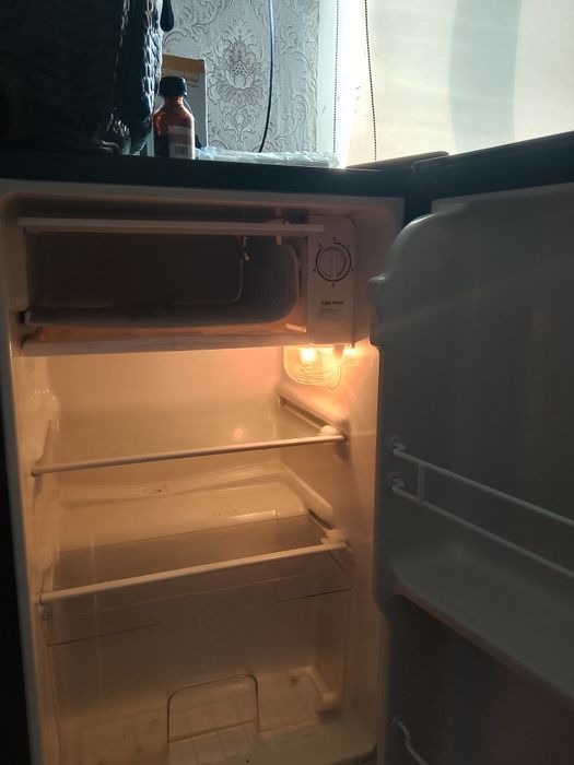 Холодильник продаётся