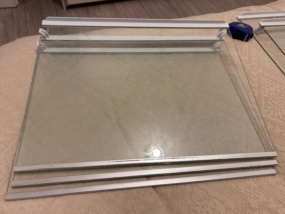 Rafturi interior si sertare combina frigorifica Beko