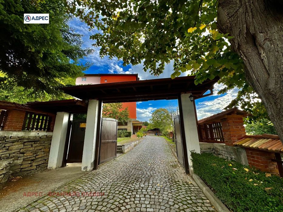 Продава се Хотел в с. Типченица, Област Враца - 1300 кв.м за 847 €/кв.м - Снимка #1