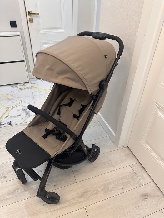 Продам коляску anex air z