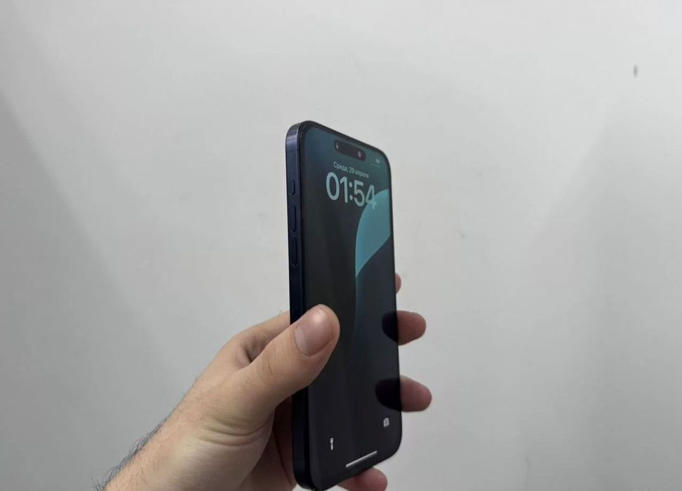Продается iPhone 15 Pro Max 256GB Blue Titanium.