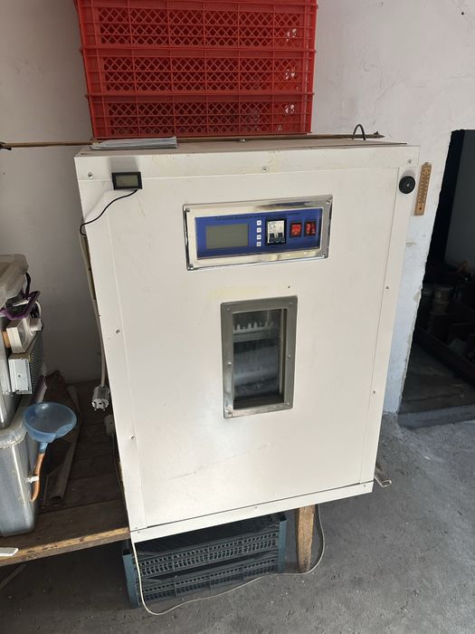 Inkubator sotiladi avtomat o’zi o’chib chiqadi