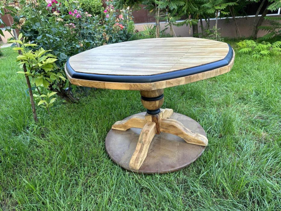 Masă din lemn masiv