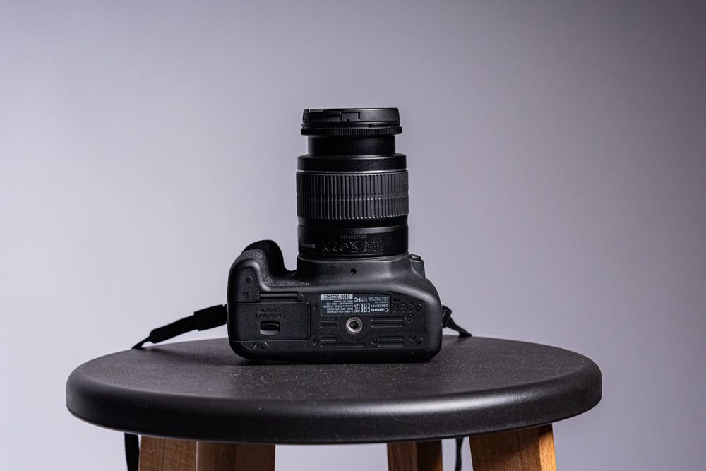 Фотоапарат canon EOS 2000D