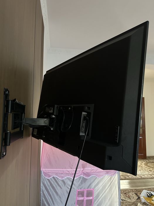 Продается телевизор Sony с подставкой стеклянная