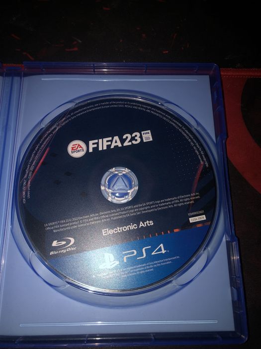 Продавам два джойстика оргинали за Ps4  И fifa 23