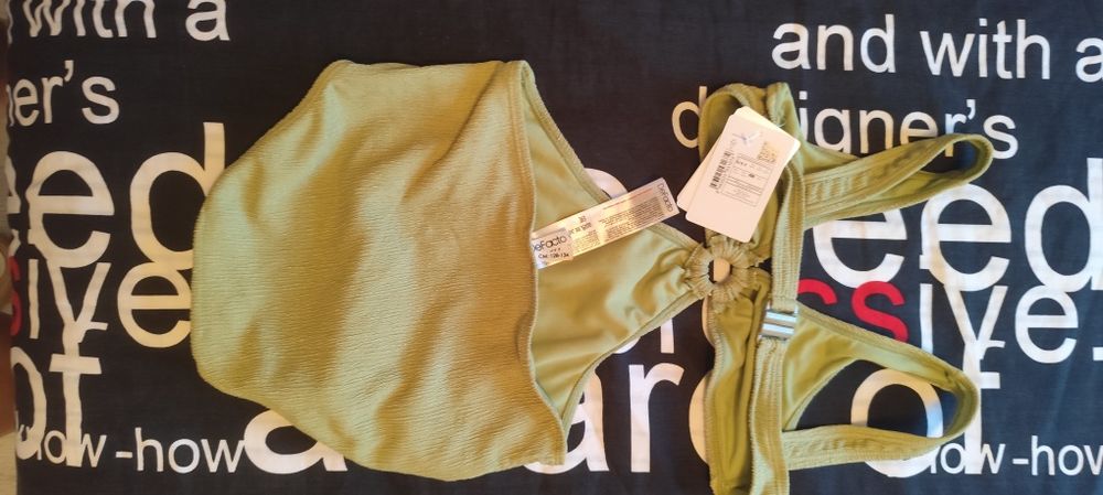 Costum baie fete ,marimea 128-134