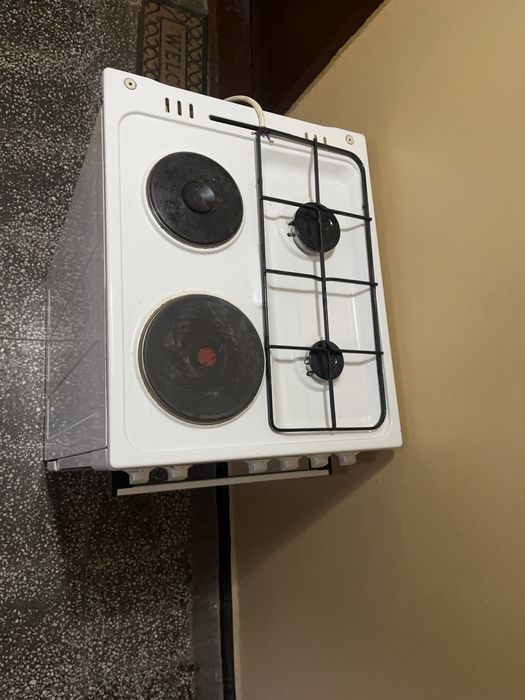 Продавам готварска печка Gorenje.