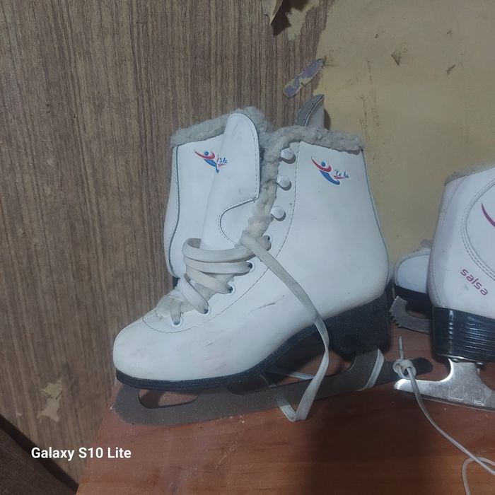 Продам Коньки детские