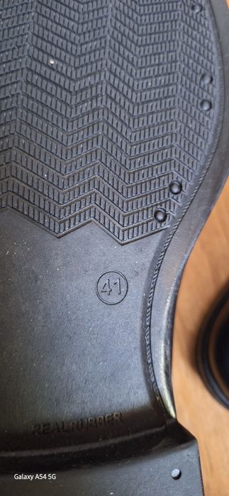 Новые кожанные туфли 40 размер