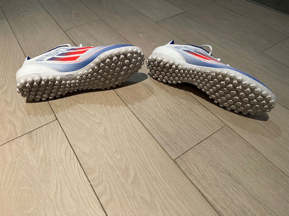 Футболни обувки Адидас F 50