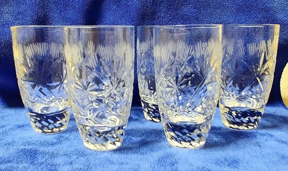 Хрустальные рюмки.