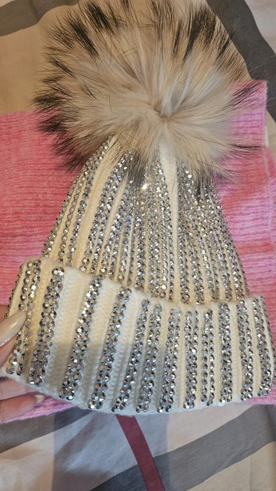 Страхотна шапка с естествен пух