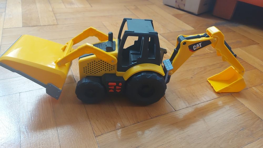 Трактор с батерии движащ се