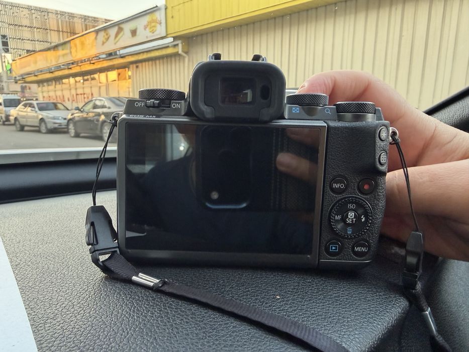 Фотоаппарат Canon EOS M5