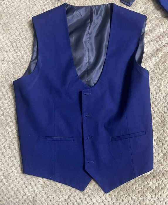 Костюм тройка 48 размер