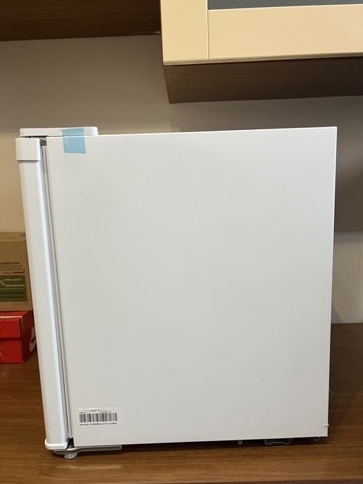 Мини хладилник Comfee