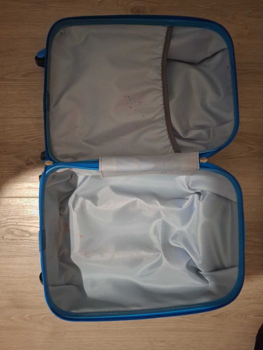 Продам детский чемодан