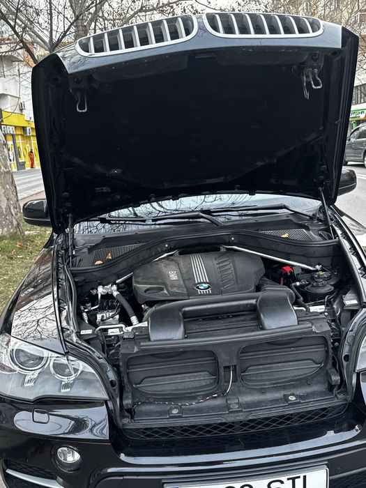 BMW X5  anul 2013 fara defecte la zi reviziile