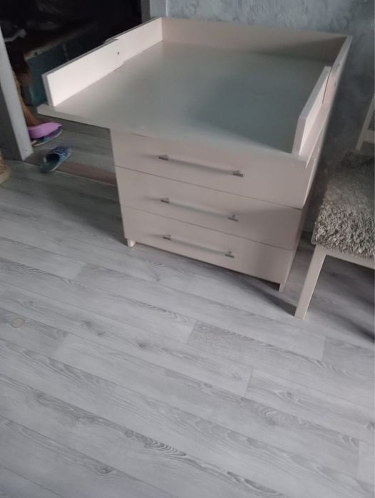 Продам пеленальный стол комод!