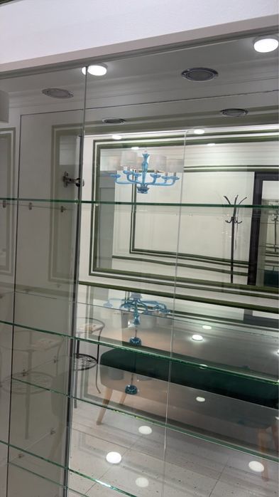 Продам шкаф стеллаж стеклянный