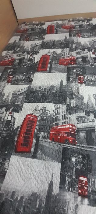 Перде, кувертюра и картина за тийн стая