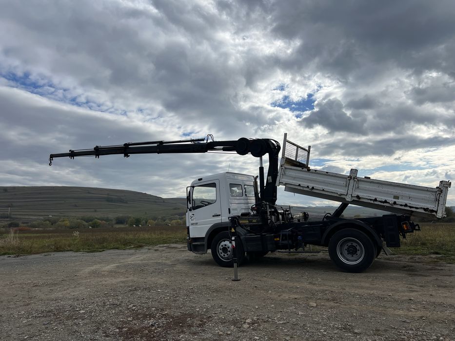 Mercedes Atego basculabil cu macara