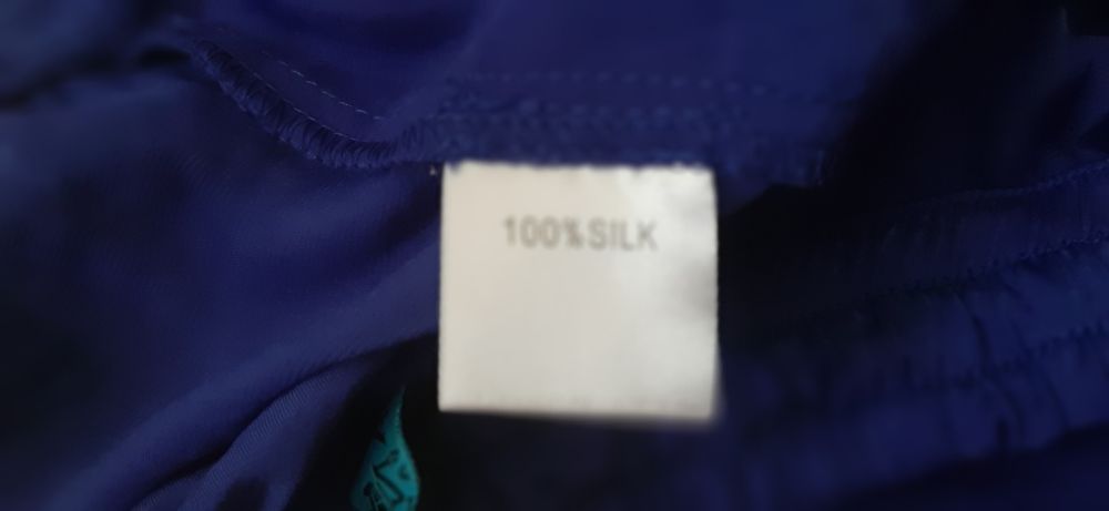 Compleu din matase marimea 42 format din pantaloni si bluza