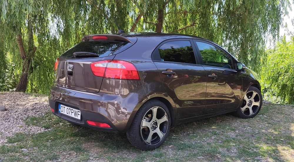 Proprietar vinde KIA Rio full