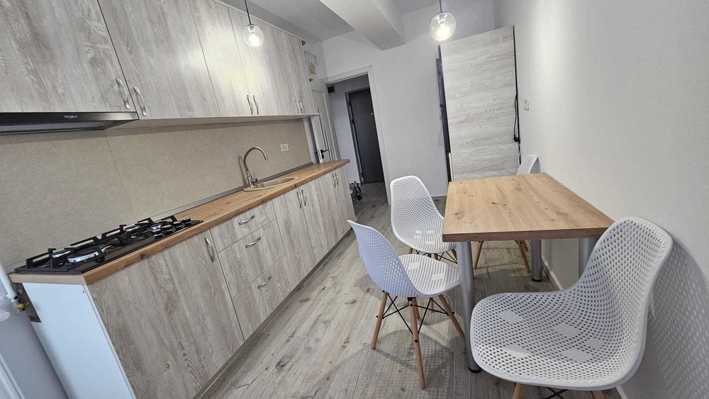 Închiriez apartament