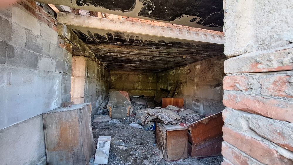 Продам землю с домом и коттеджем