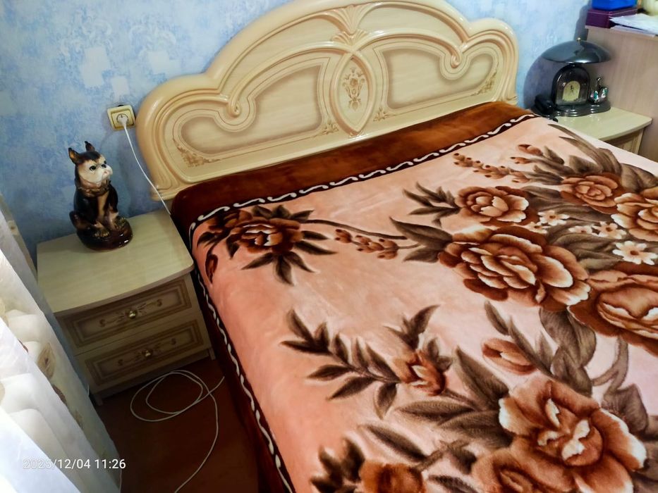 Продается спальный гарнитур