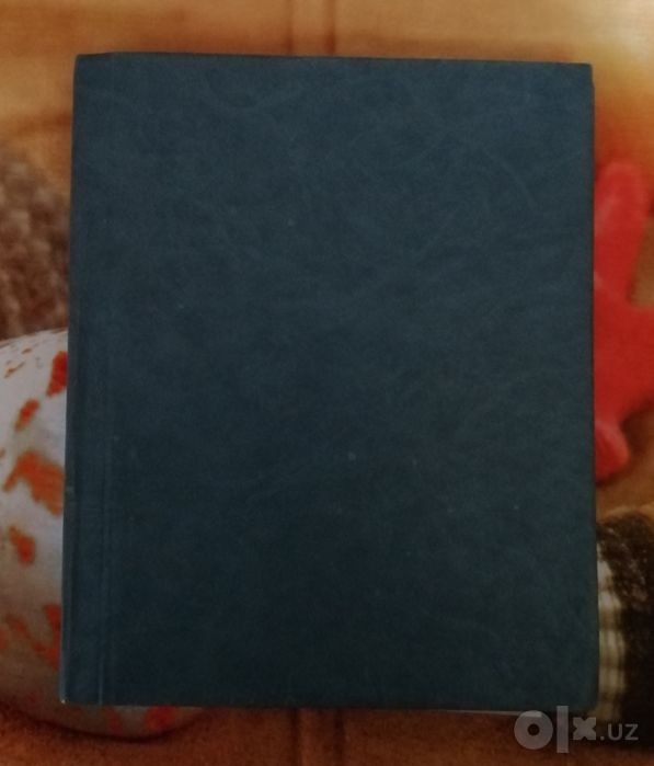 Продаю книгу "100 фасонов женского платья "