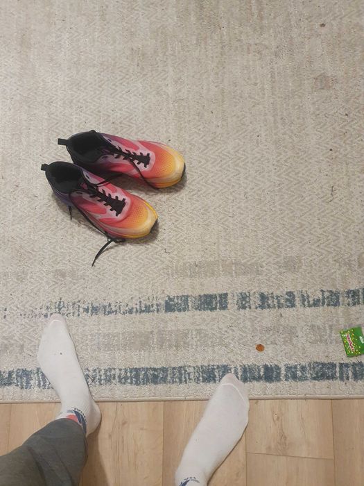 Продам кроссовки абсолютно новые