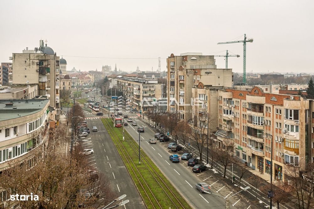 De închiriat -Apartament 3 camere, decomandat, zonă centrală
