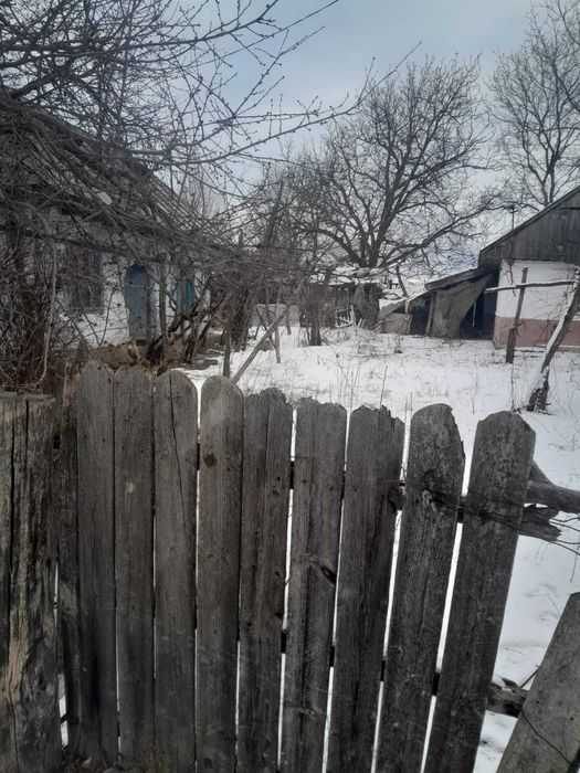 Vand teren cu casa batraneasca+anexe