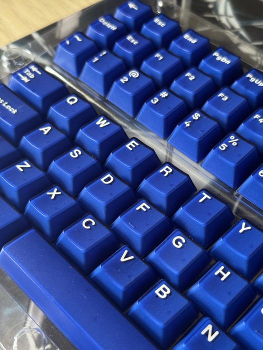 Keycaps semi transparente albastre