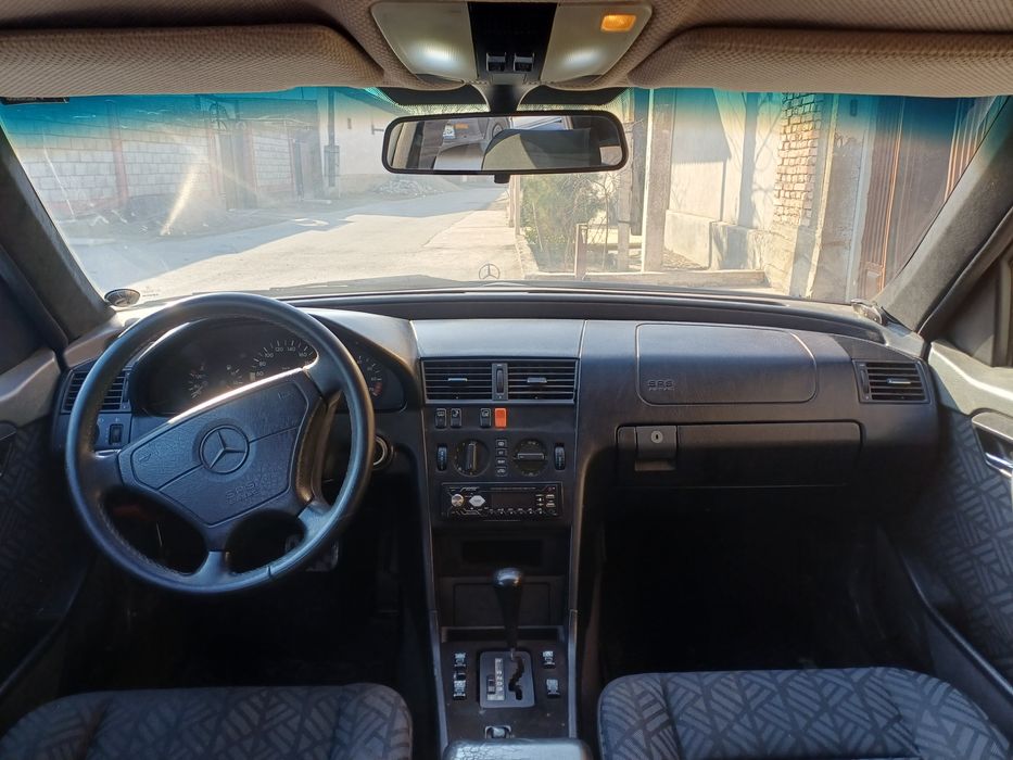 Mercedes-Benz 180c 1993 yil