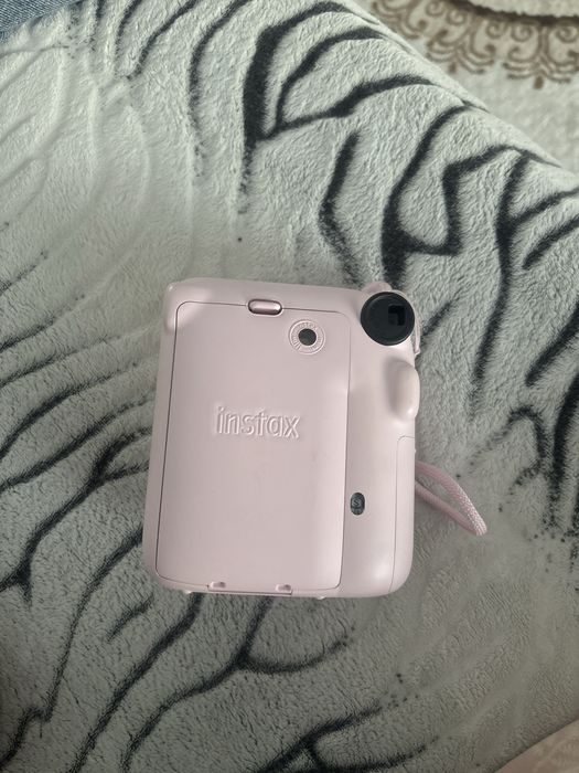продаю instax mini 12