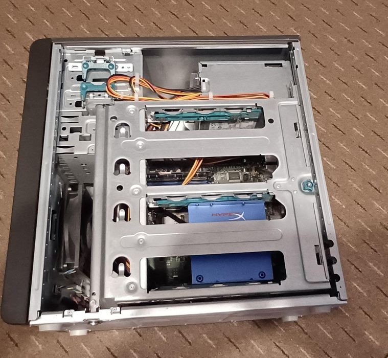 Carcasă marca FUJITSU