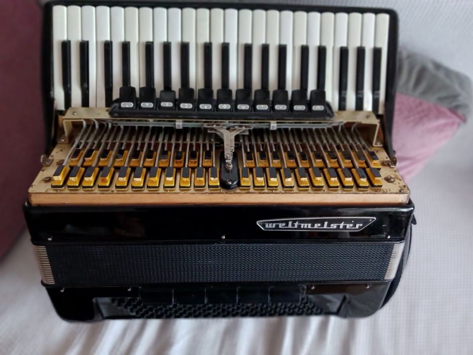 Продавам акордеон  S4