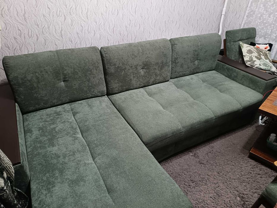 Диван угловой с подушками