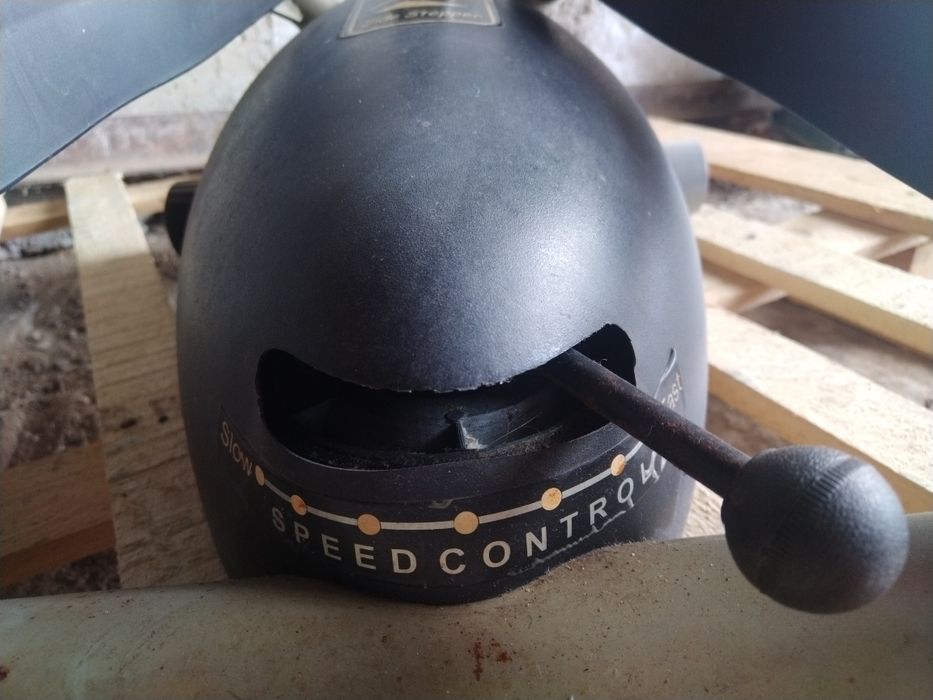 Степер предназначен за комплексна мускулна и кардио тренировка.Отличен