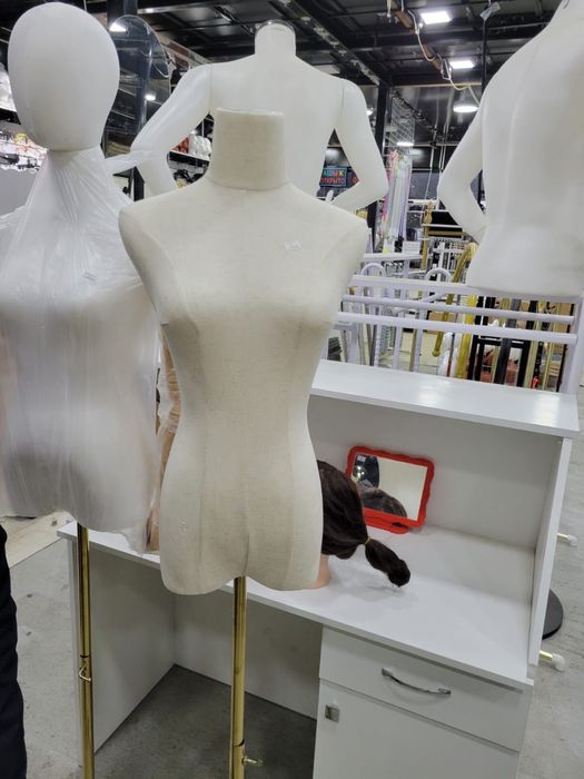 Маникен хороши новыи