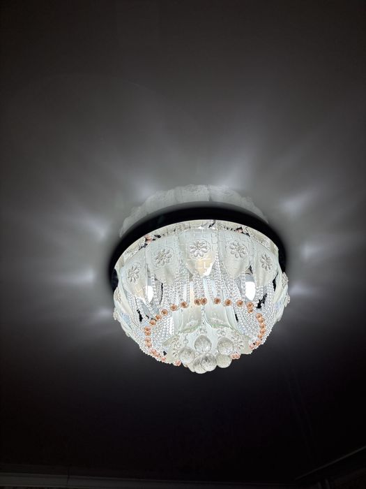 Люстра светящая красивая