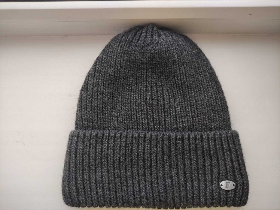 Продам шапки женские