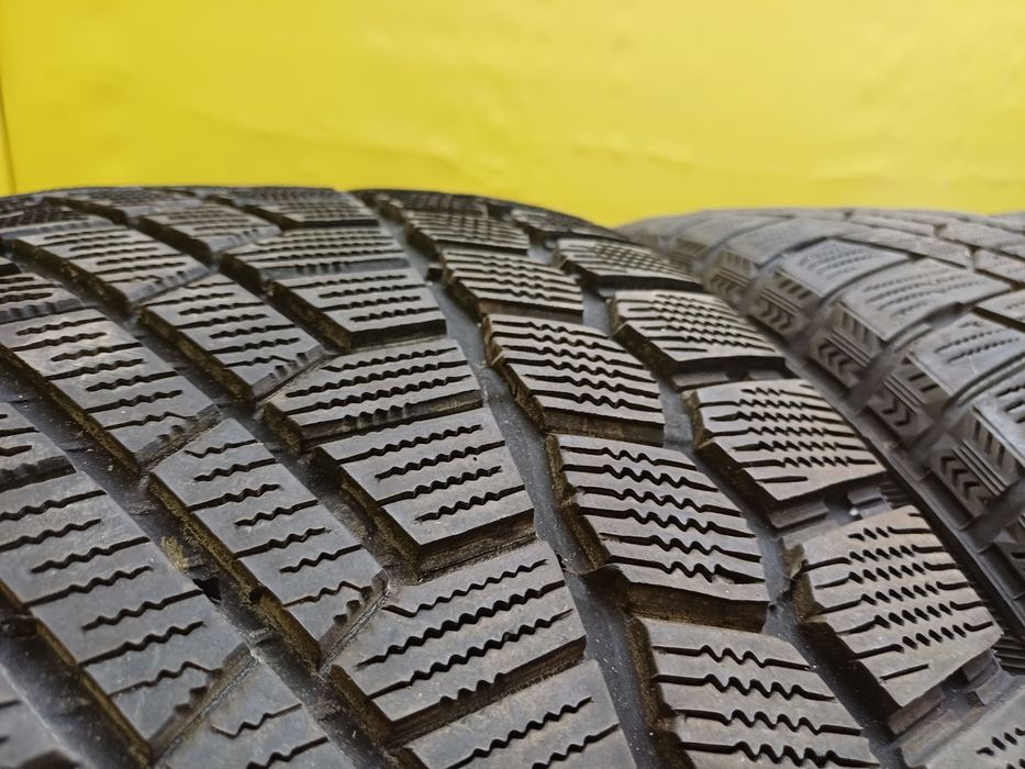 Шины 225/55 R16 Continental комплект.